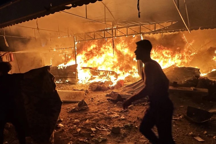 গাজায় হাসপাতালে মিসাইল ছুড়েছে ইসরায়েল, আইসিইউ ও অস্ত্রোপচার বিভাগ ধ্বংস